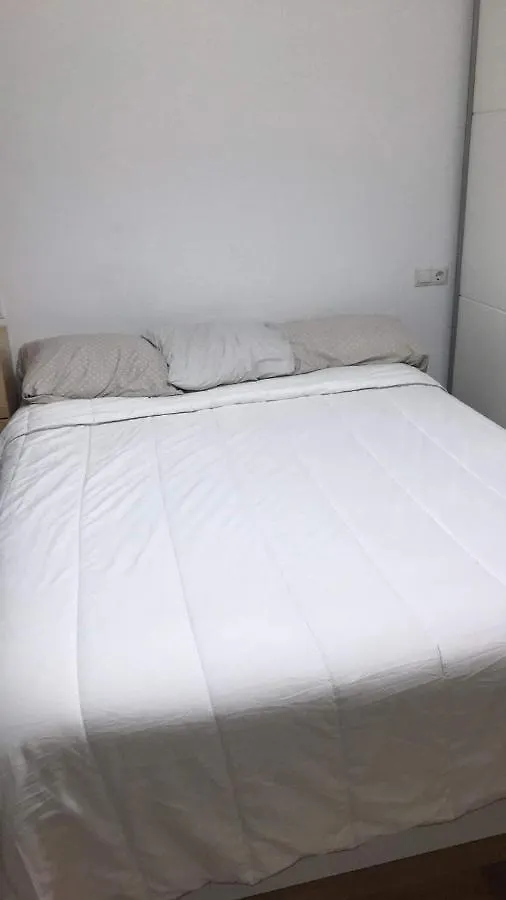 Apartamento Estudio Loft En El Centro Para 3 O 4 Personas Cama Doble Y Sofa Cama Check In A Partir De Las 15 Y 30 Min Pm Y Check Out Hasta Las 11 H Y 59 M Am Con Wifi Piscina Impresionante Con Tumbonas Y Bar Abierto De 12 A 20 Pm Torremolinos