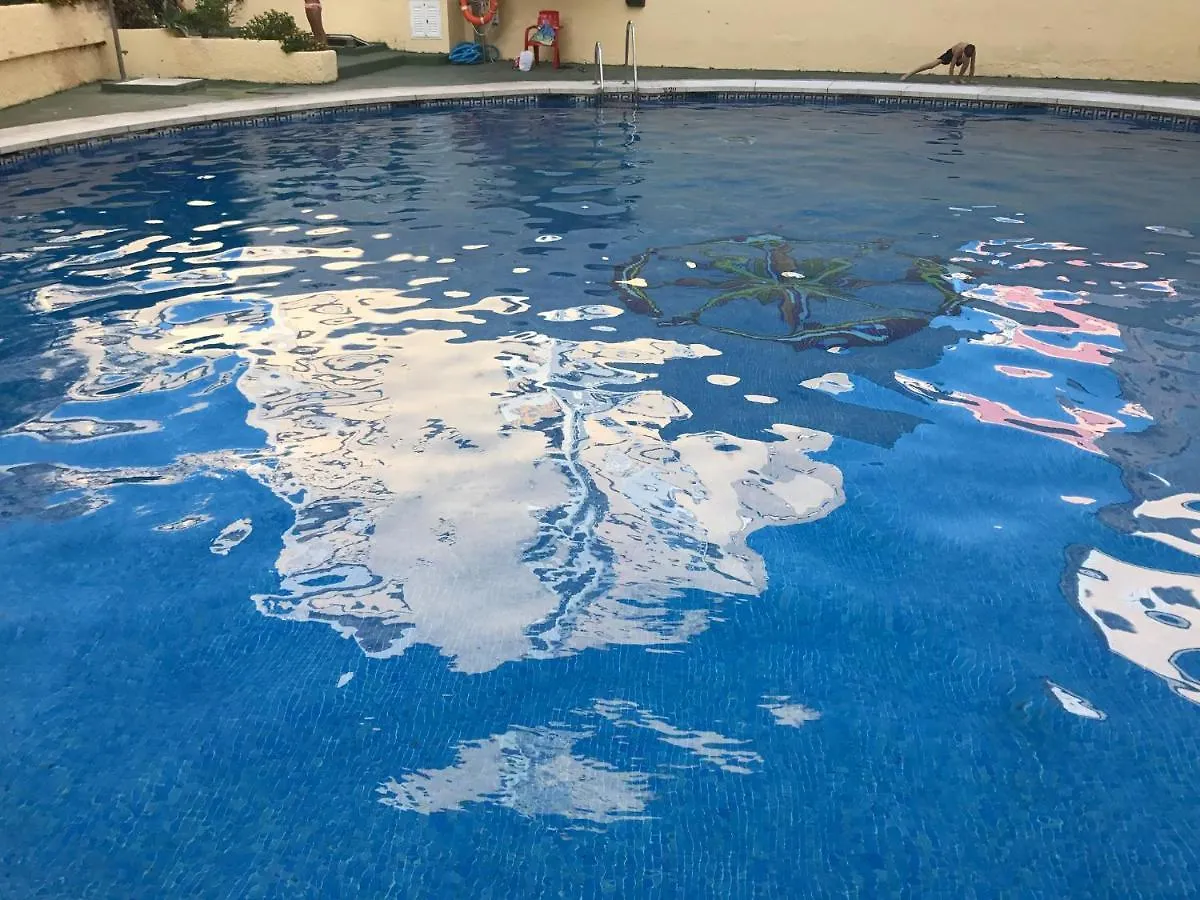 Apartment Apartamento Estudio Loft En El Centro Para 3 O 4 Personas Cama Doble Y Sofa Cama Check In A Partir De Las 15 Y 30 Min Pm Y Check Out Hasta Las 11 H Y 59 M Am Con Wifi Piscina Impresionante Con Tumbonas Y Bar Abierto De 12 A 20 Pm Torremolinos