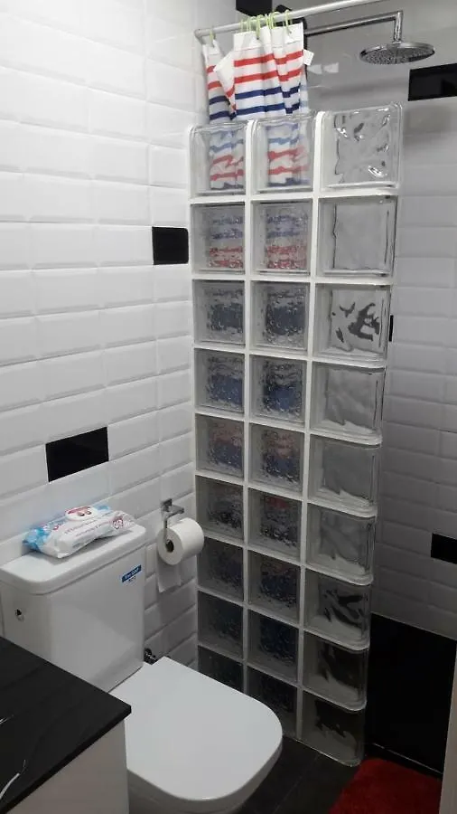 Apartamento Estudio Loft En El Centro Para 3 O 4 Personas Cama Doble Y Sofa Cama Check In A Partir De Las 15 Y 30 Min Pm Y Check Out Hasta Las 11 H Y 59 M Am Con Wifi Piscina Impresionante Con Tumbonas Y Bar Abierto De 12 A 20 Pm Torremolinos 0*,  Spanien