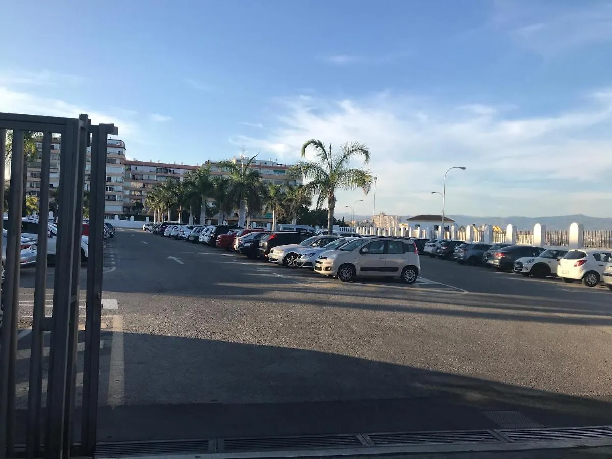 Apartamento Estudio Loft: Centro Céntrico con WiFi y Check-out Tardío Torremolinos