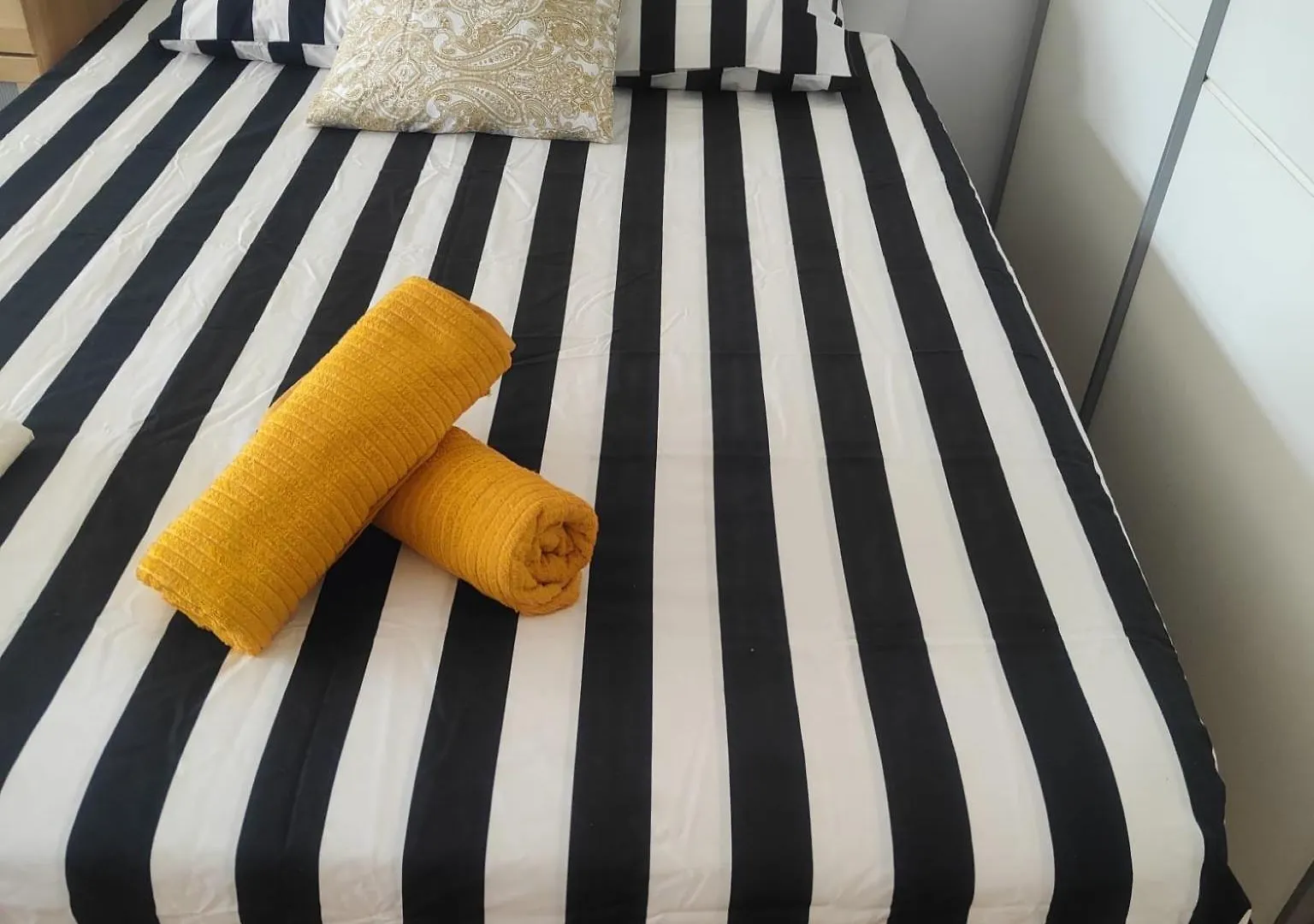 Apartamento Estudio Loft: Centro Céntrico con WiFi y Check-out Tardío Torremolinos